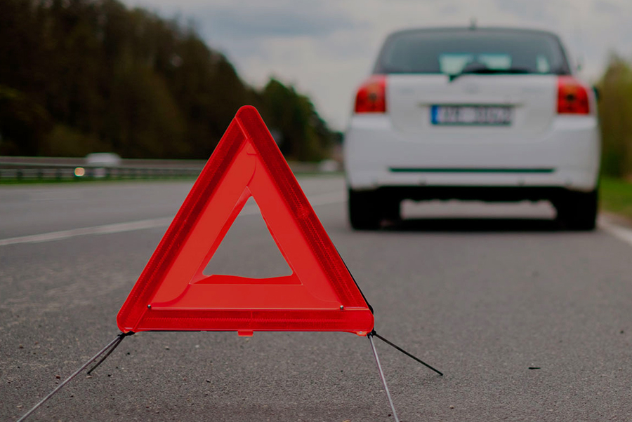 kit de emergencia, bolsa de emergencia, alcoholimetro desechable, botiquín, triángulo de seguridad, regalos empresa, accesorios automóvil